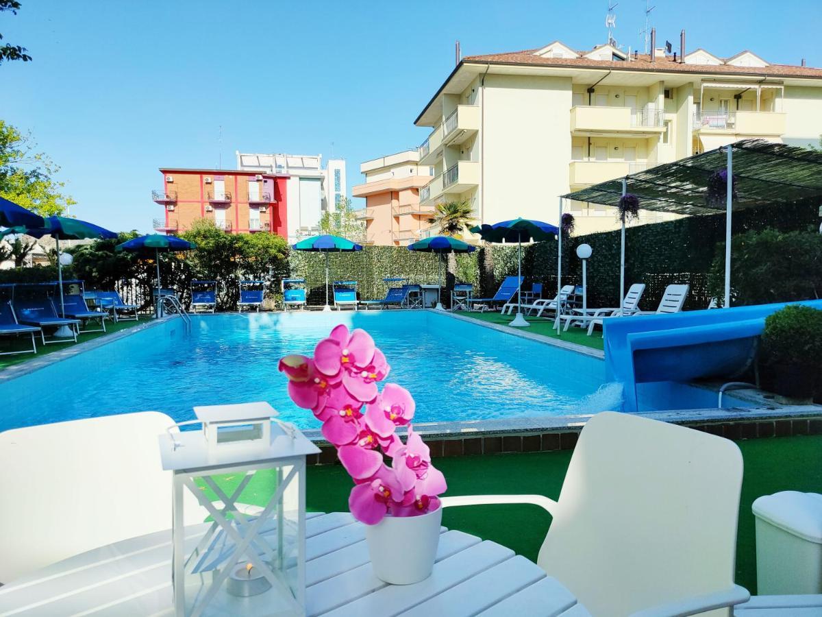 Club Hotel Residence Cesenatico Eksteriør bilde