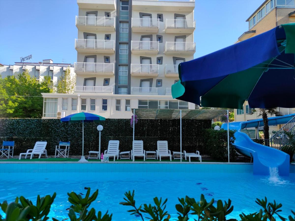 Club Hotel Residence Cesenatico Eksteriør bilde