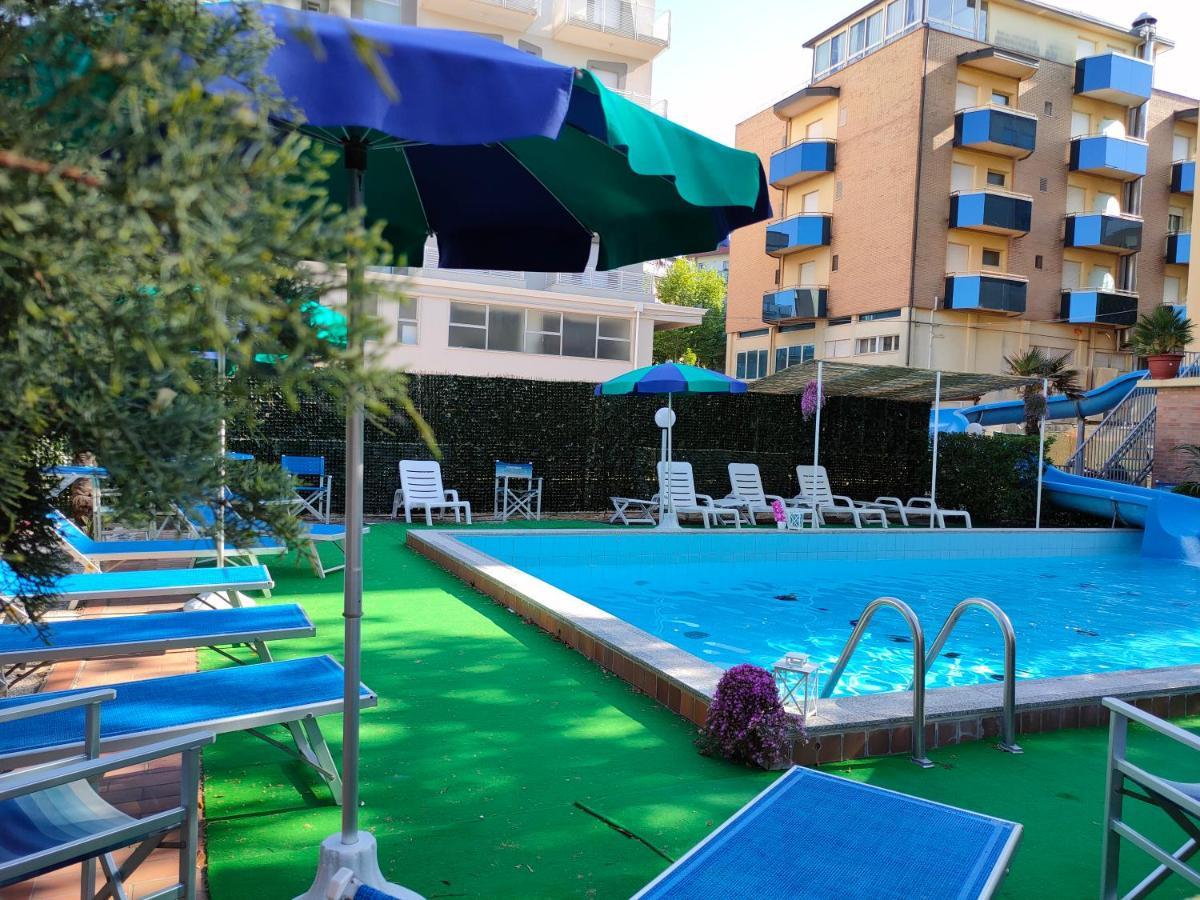 Club Hotel Residence Cesenatico Eksteriør bilde