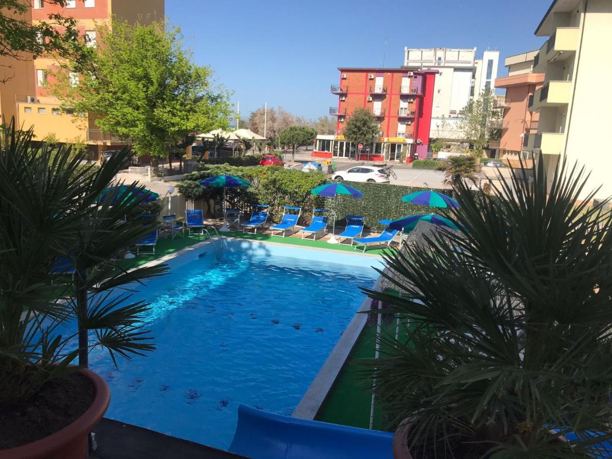 Club Hotel Residence Cesenatico Eksteriør bilde