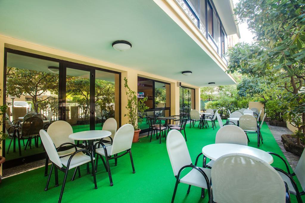 Club Hotel Residence Cesenatico Eksteriør bilde