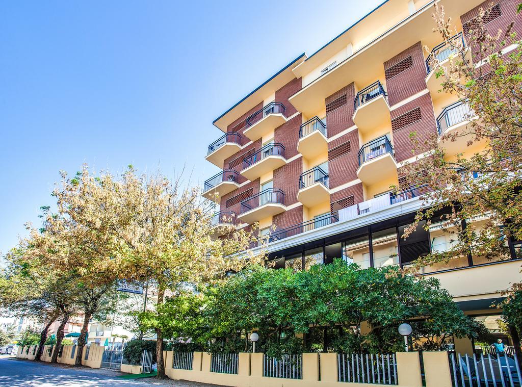 Club Hotel Residence Cesenatico Eksteriør bilde